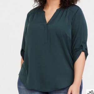TORRID SIZE 5 HARPER SATIN PULLOVER 3/4 SLEEVE BLOUSE GREEN